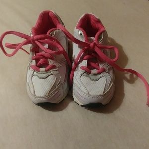 Danskin Now tennis shoes size 7 (toddler)